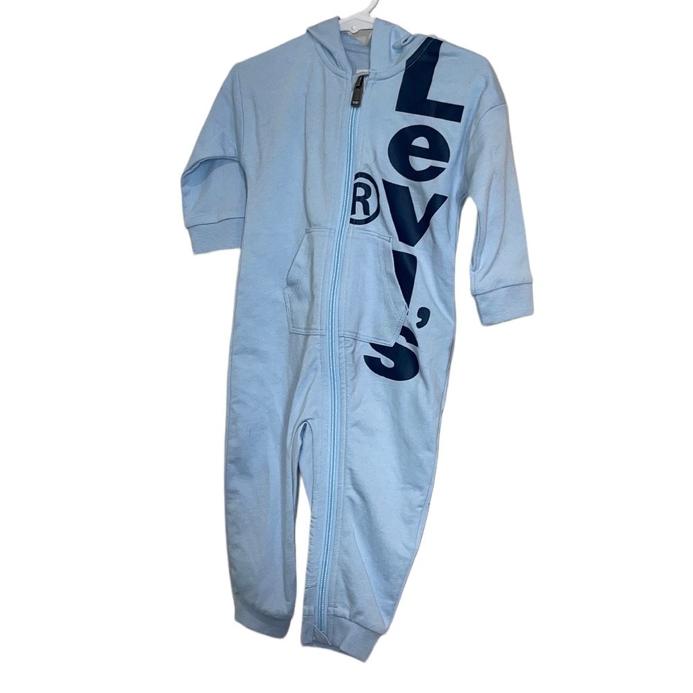 Posh show. Levi’s ONSIE